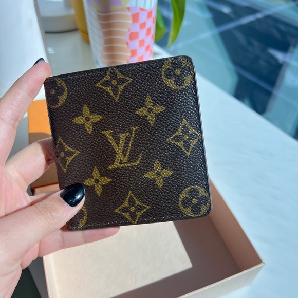 Louis Vuitton bifold wallet - Picture 7 of 7